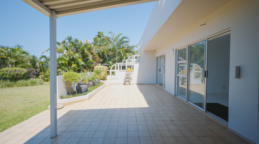 Beautiful Home in Walking Distance from Umhlanga Village and Beaches Property Images