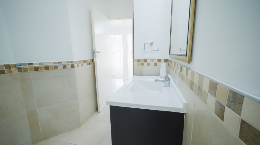 Beautiful Home in Walking Distance from Umhlanga Village and Beaches Property Images