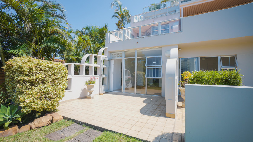 Beautiful Home in Walking Distance from Umhlanga Village and Beaches Property Images