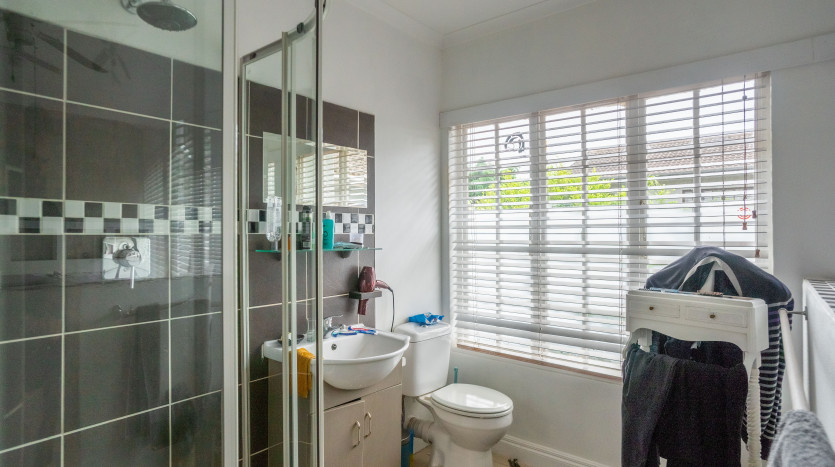 Tranquil Living in Durban North - Ideal for Family or Investment Property Images