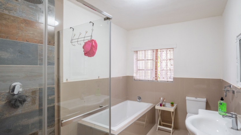 Tranquil Living in Durban North - Ideal for Family or Investment Property Images