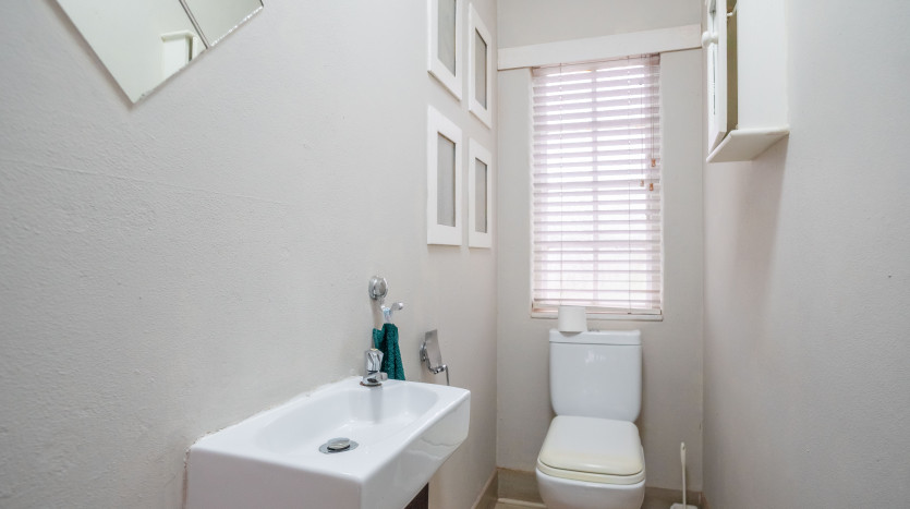Tranquil Living in Durban North - Ideal for Family or Investment Property Images