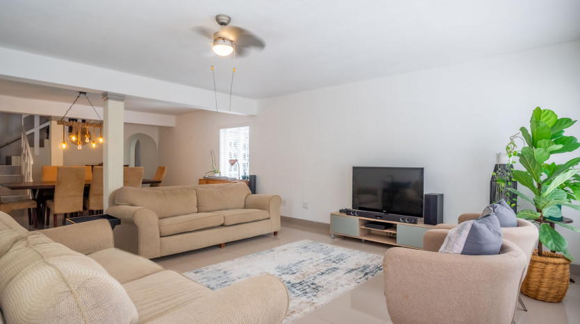 Tranquil Living in Durban North - Ideal for Family or Investment Property Images