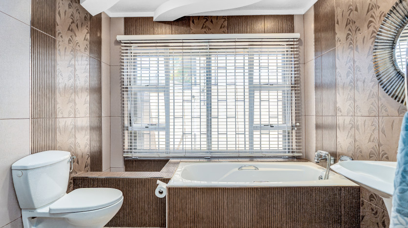 Designer 4 Bedroom Home in Central Umhlanga Property Images