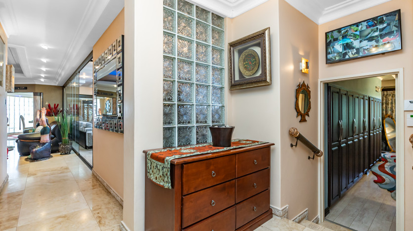 Designer 4 Bedroom Home in Central Umhlanga Property Images