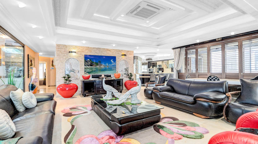 Designer 4 Bedroom Home in Central Umhlanga Property Images