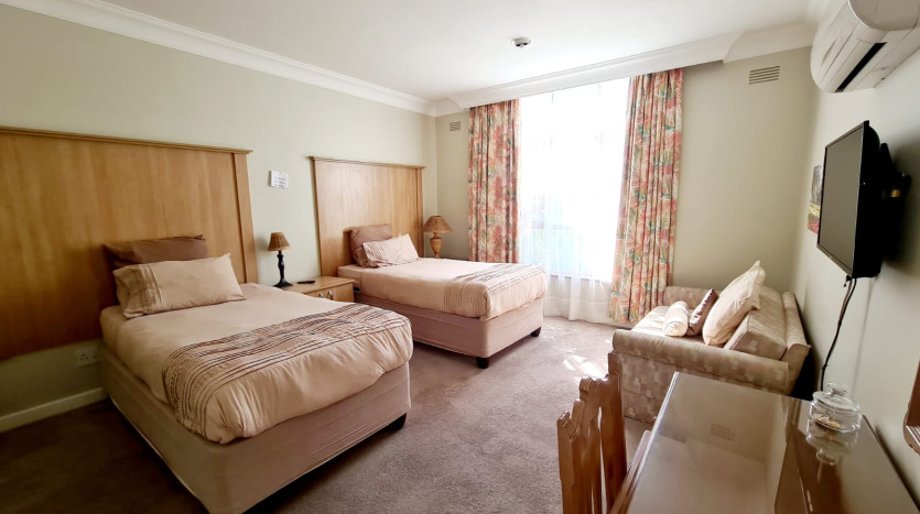 Relaxed Living in Selborne Golf Estate Property Images