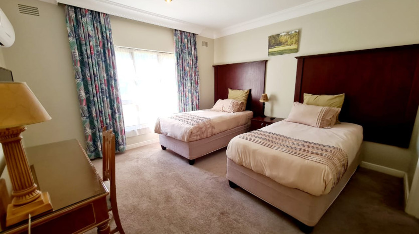 Relaxed Living in Selborne Golf Estate Property Images