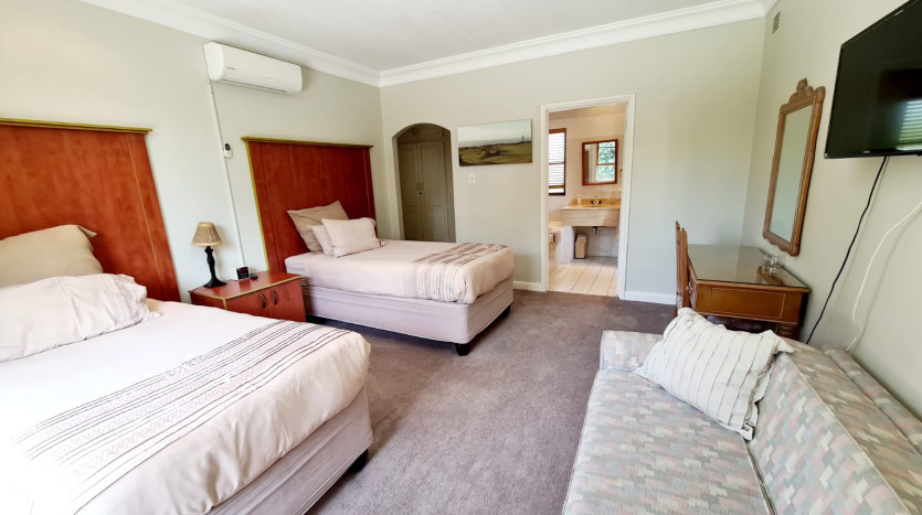 Relaxed Living in Selborne Golf Estate Property Images