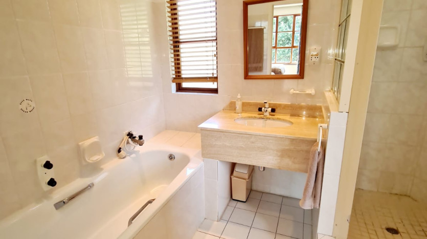 Relaxed Living in Selborne Golf Estate Property Images