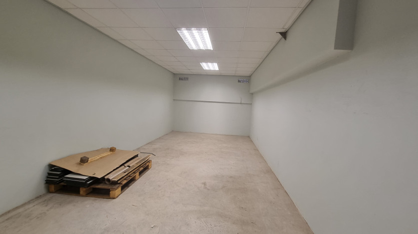 High-End Industrial Unit in Maxmead Property Images