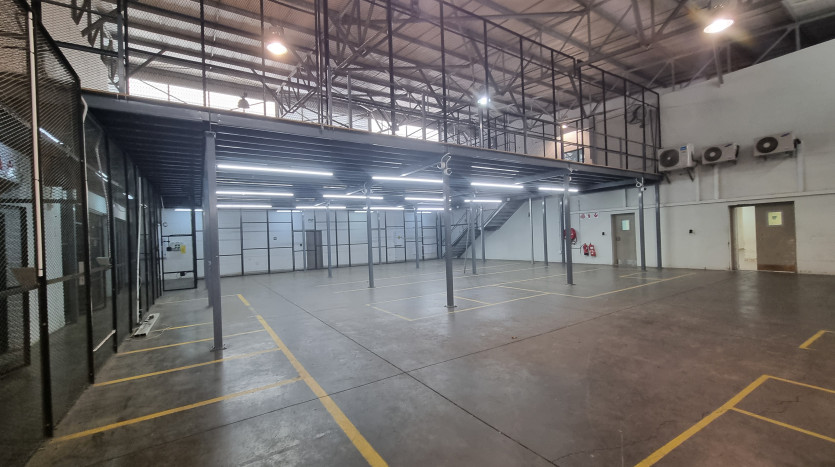 High-End Industrial Unit in Maxmead Property Images