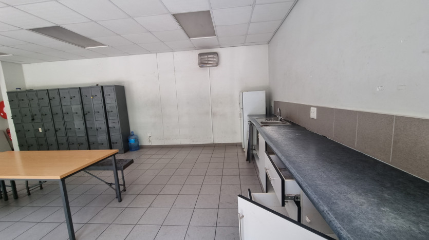 High-End Industrial Unit in Maxmead Property Images