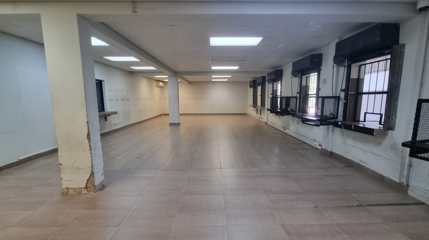 High-End Industrial Unit in Maxmead Property Images