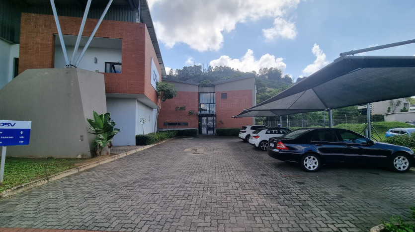 High-End Industrial Unit in Maxmead Property Images