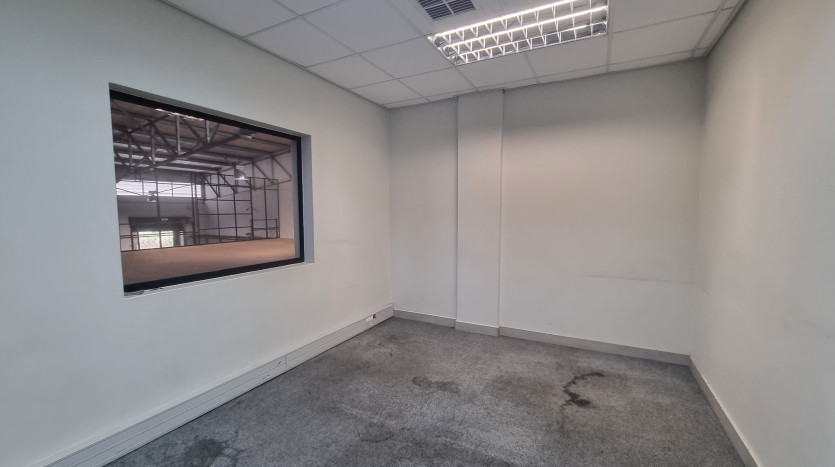 High-End Industrial Unit in Maxmead Property Images
