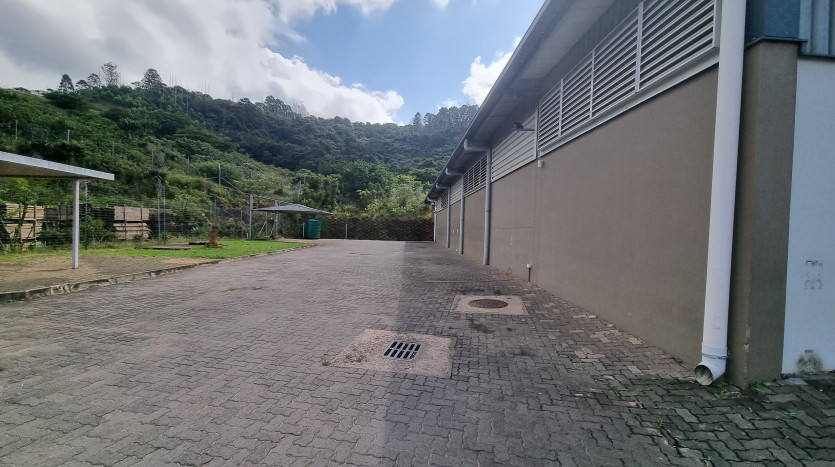 High-End Industrial Unit in Maxmead Property Images