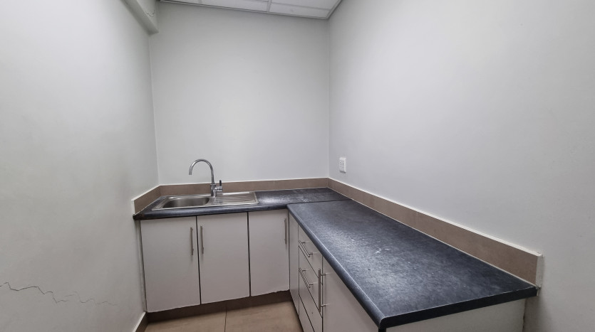 High-End Industrial Unit in Maxmead Property Images