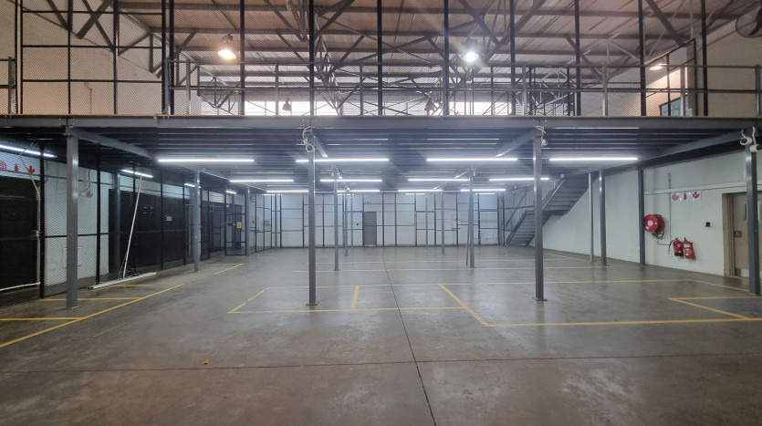 High-End Industrial Unit in Maxmead Property Images