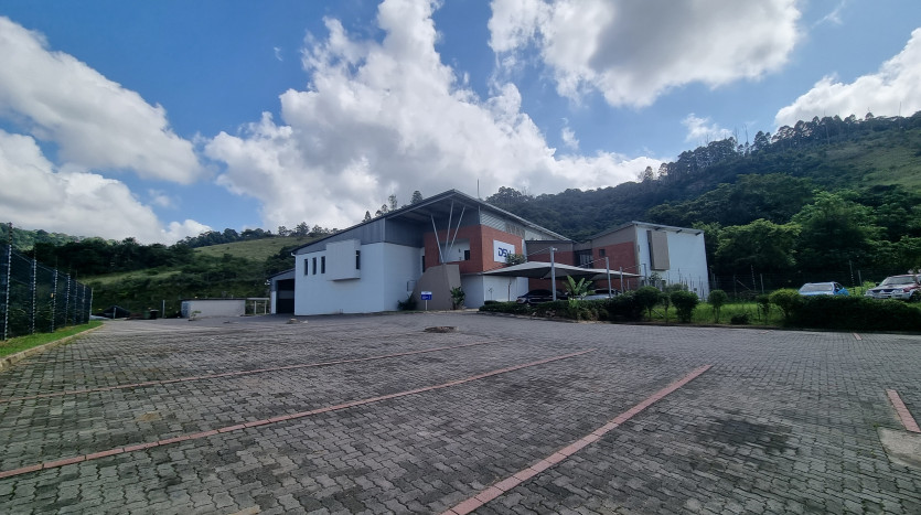 High-End Industrial Unit in Maxmead Property Images
