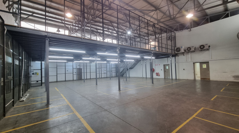 High-End Industrial Unit in Maxmead Property Images