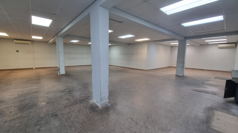 High-End Industrial Unit in Maxmead Property Images