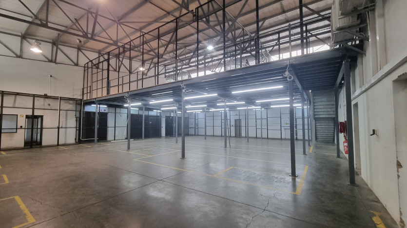High-End Industrial Unit in Maxmead Property Images