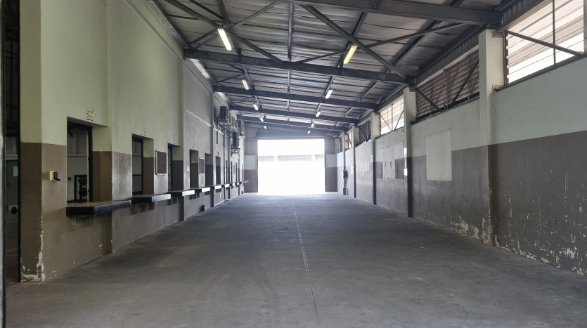 High-End Industrial Unit in Maxmead Property Images