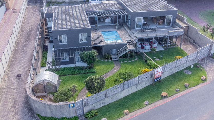 Beachfront Home Property Lead Image