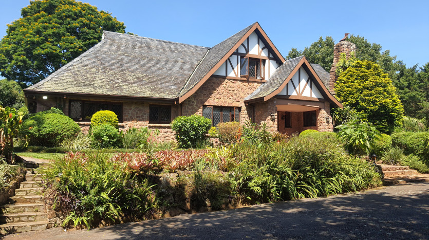 Elegant 4-bedroom Stone House in Cowies Hill Property Lead Image