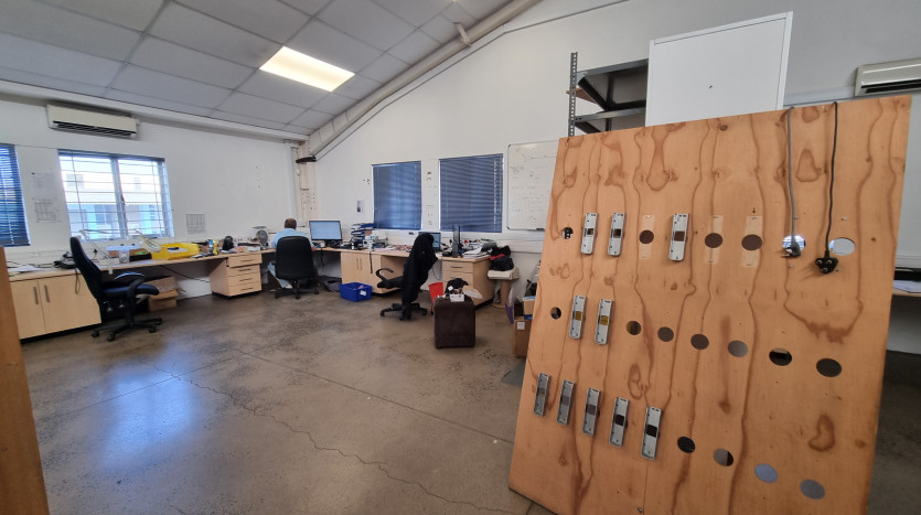 3 Light Industrial Units in Westmead Property Images