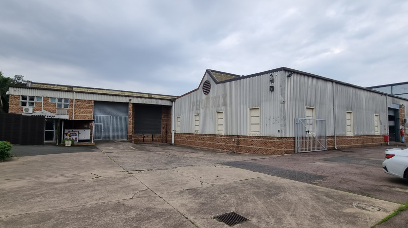 Warehouse In Thriving Springfield Park Property Images