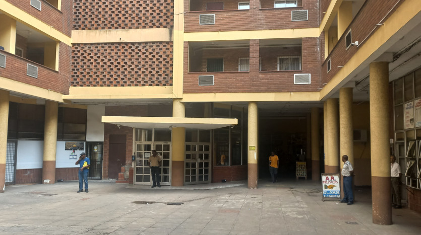 Two Bedroom Apartment in Durban Central On Auction Property Images
