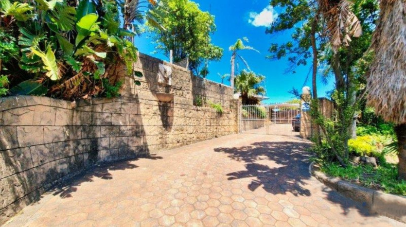 Indian Ocean 3-Bedroom Beachfront Home! Property Images