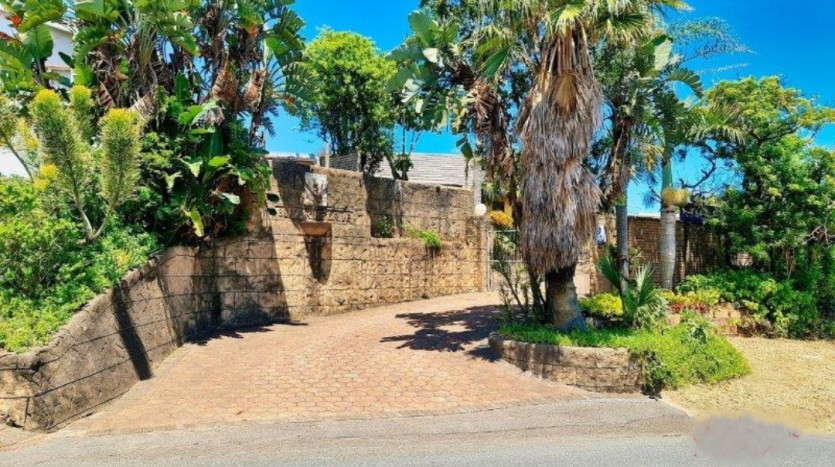 Indian Ocean 3-Bedroom Beachfront Home! Property Images