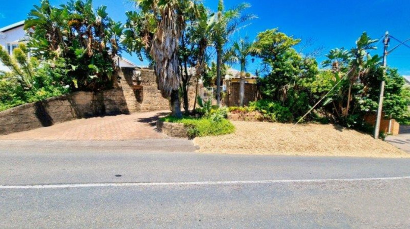 Indian Ocean 3-Bedroom Beachfront Home! Property Images