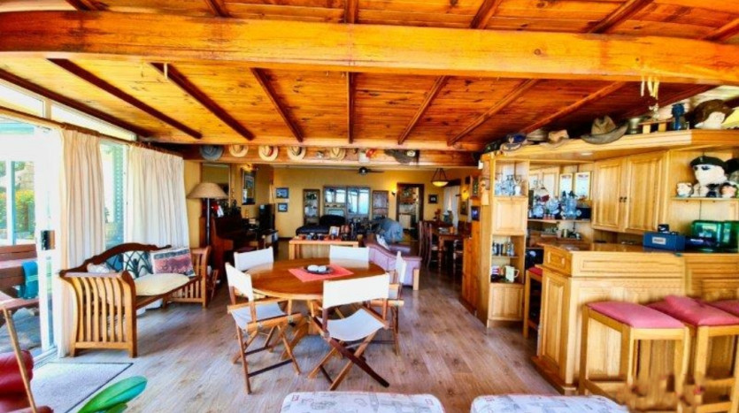 Indian Ocean 3-Bedroom Beachfront Home! Property Images
