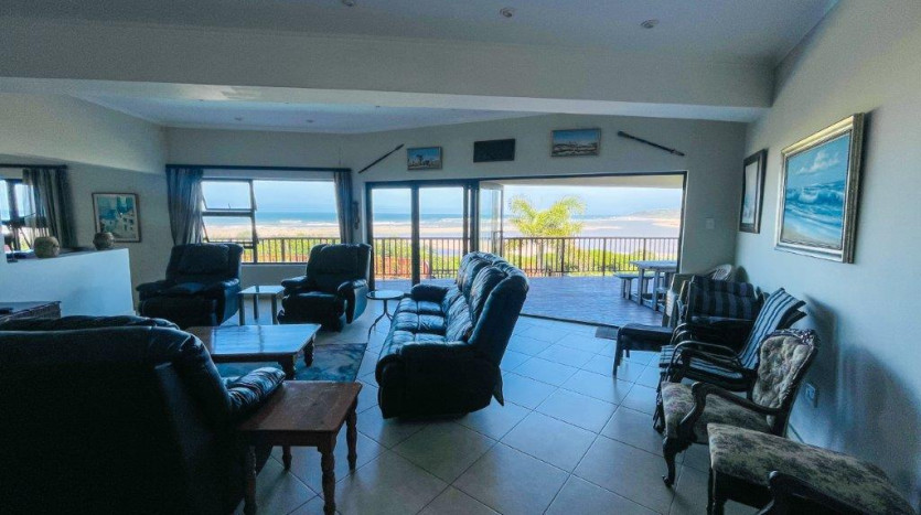 Premier 6-Bedroom Indian Ocean Home on Tugela Mouth, KZN Property Images