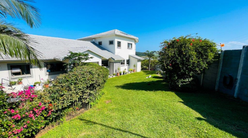 Premier 6-Bedroom Indian Ocean Home on Tugela Mouth, KZN Property Images