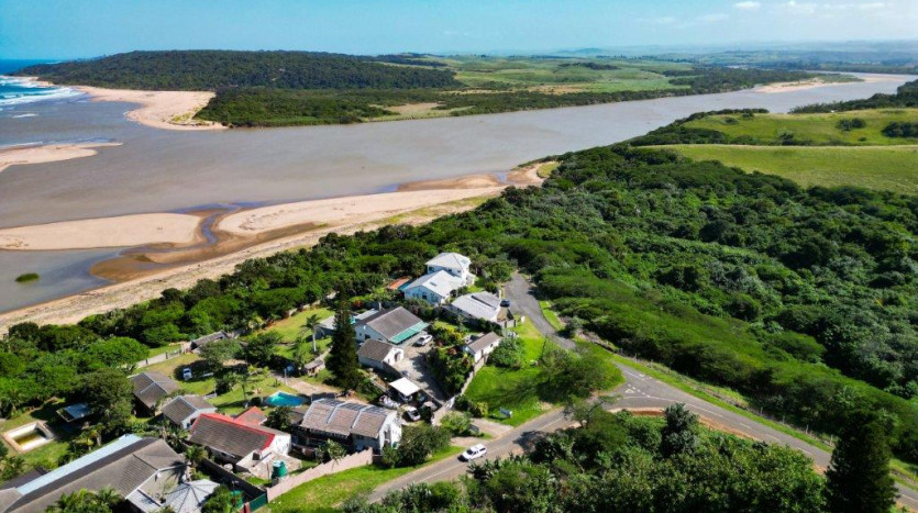 Premier 6-Bedroom Indian Ocean Home on Tugela Mouth, KZN Property Images