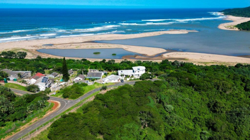 Premier 6-Bedroom Indian Ocean Home on Tugela Mouth, KZN Property Images