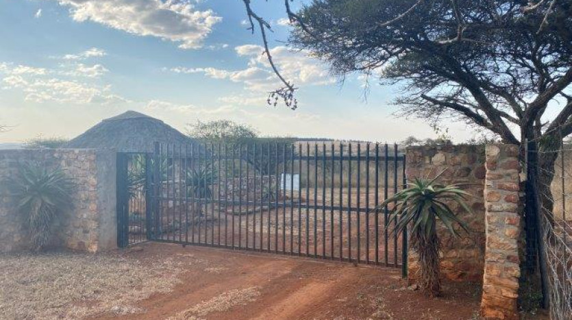 ± 700 Ha Land In Louwsburg with Game Farm Potential Property Images