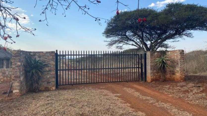 ± 700 Ha Land In Louwsburg with Game Farm Potential Property Images
