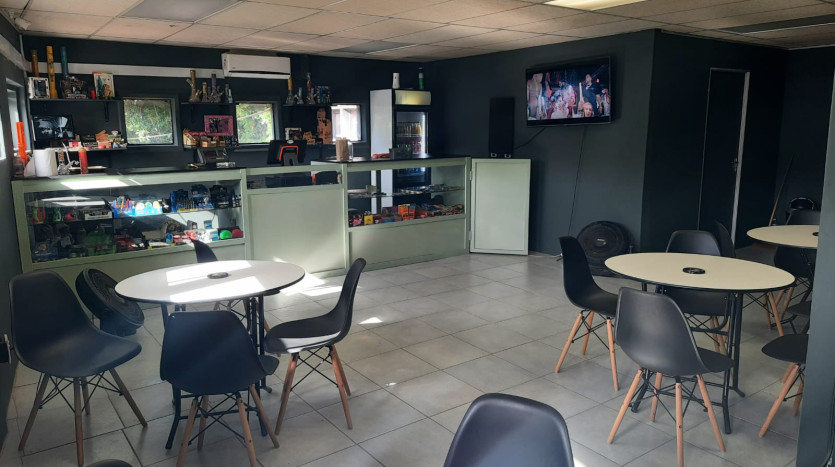 Investment Retail and Service Shops in Prominent Position in Pinetown Property Images