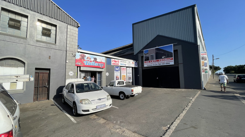 Prime Location: 7 x Industrial Units ± 2km from The Durban Port Property Images
