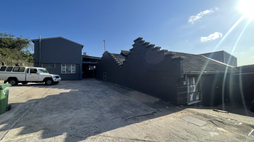 Prime Location: 7 x Industrial Units ± 2km from The Durban Port Property Images