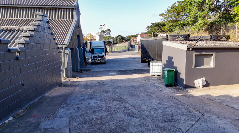 Prime Location: 7 x Industrial Units ± 2km from The Durban Port Property Images