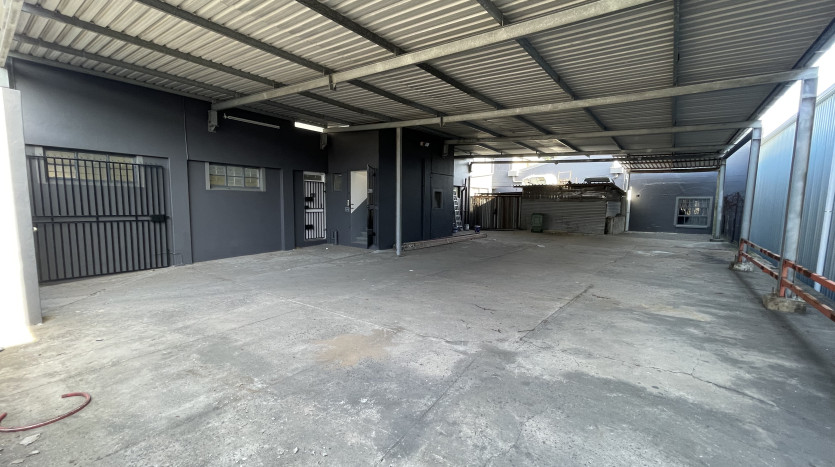 Prime Location: 7 x Industrial Units ± 2km from The Durban Port Property Images