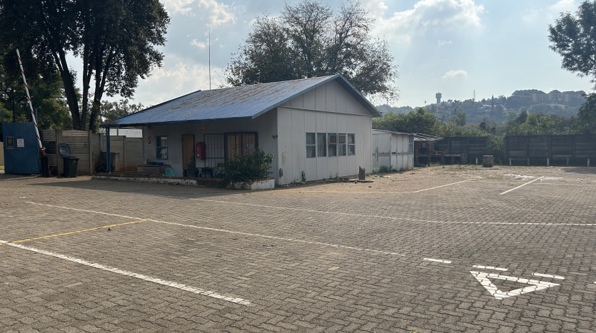 Development Land Bordering Shopping Centre Northcliff, Johannesburg Property Images