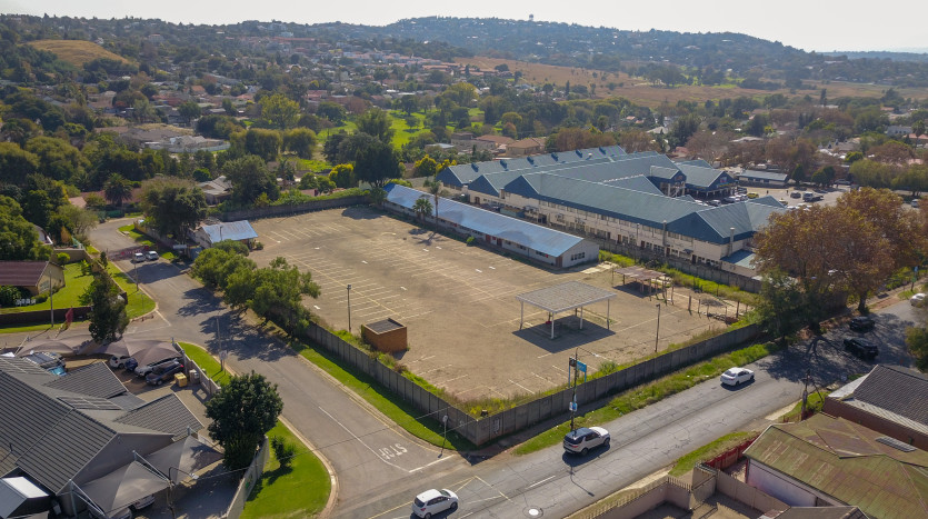 Development Land Bordering Shopping Centre Northcliff, Johannesburg Property Images